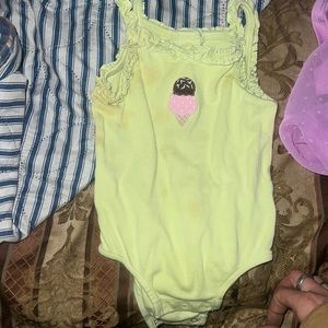 Bundle of girls clothes 3-6,6-9 months